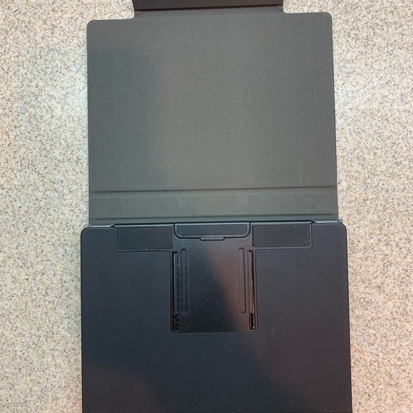 Plugable Foldable Bluetooth Keyboard - Picture 3 of 11